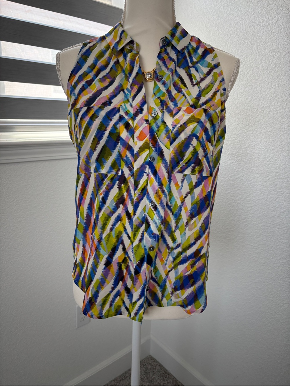 Sleeveless Multi-Color Abstract Print Button-Front Camisole